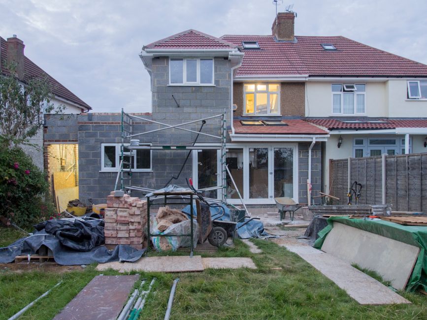 Extension de maison en ossature bois avec bardage, accolée à une habitation