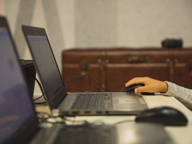 Hotjar ou FullStory : comment choisir pour analyser les parcours