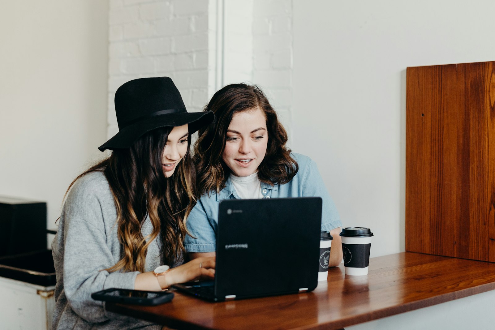 Quel logiciel d'emailing choisir en 2023 ? Les experts s'affrontent !