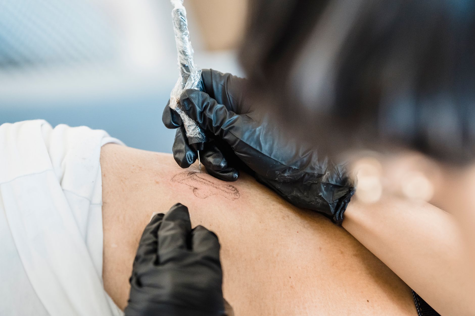 60 Millions de consommateurs dévoile les dangers cachés du détatouage