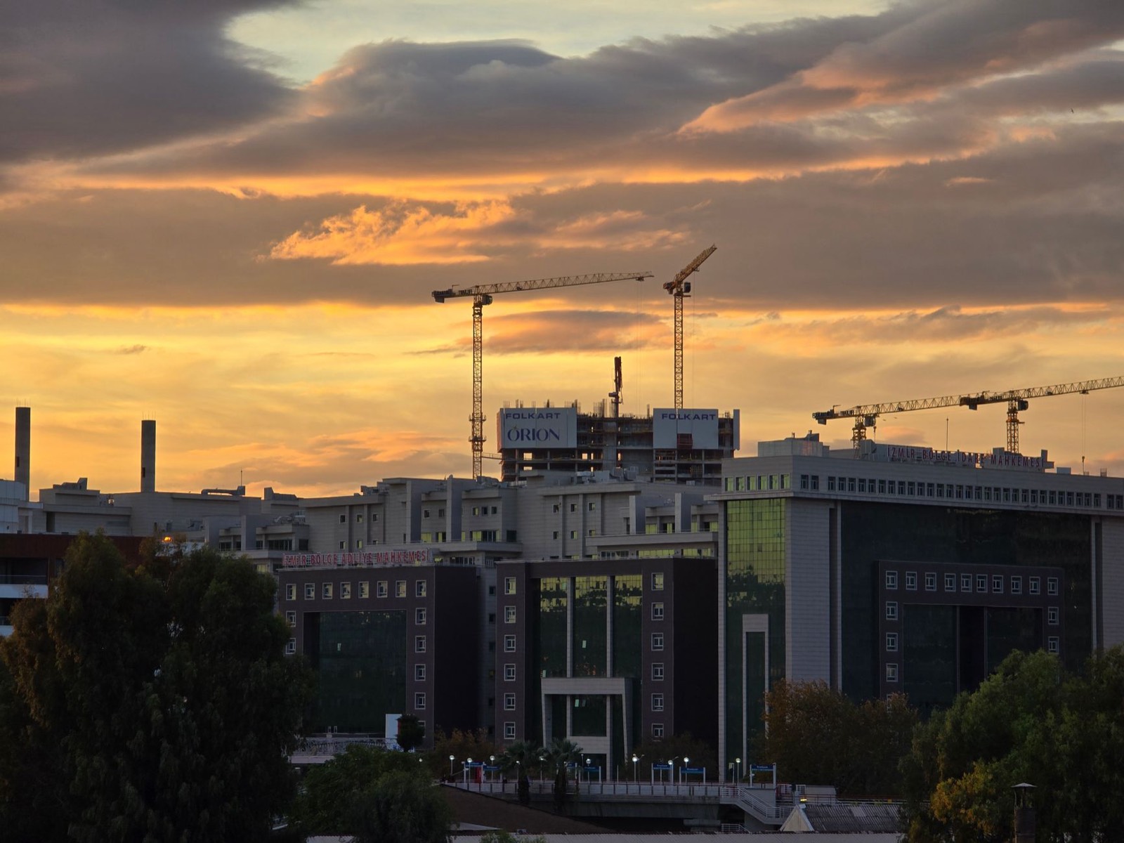 Vue urbaine de Lyon illustrant le marché local de la création de site internet