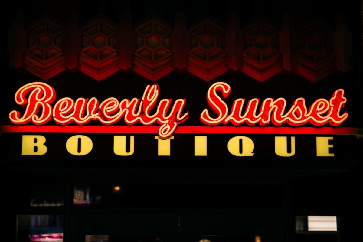 Enseigne publicitaire lumineuse vintage : quel style pour votre devant