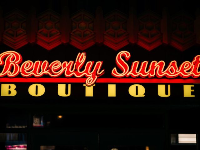 Enseigne publicitaire lumineuse vintage : quel style pour votre devant