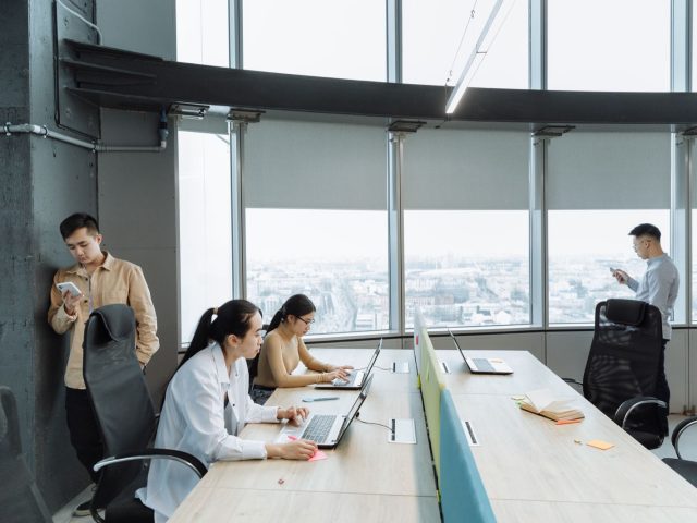 Location de smartphone professionnel : une solution flexible pour les